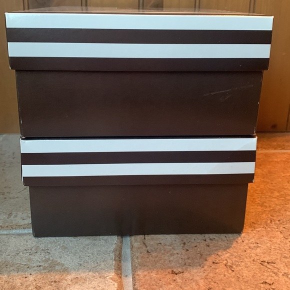 2 Henri Bendel Gift Boxes and Ribbon - Picture 9 of 10